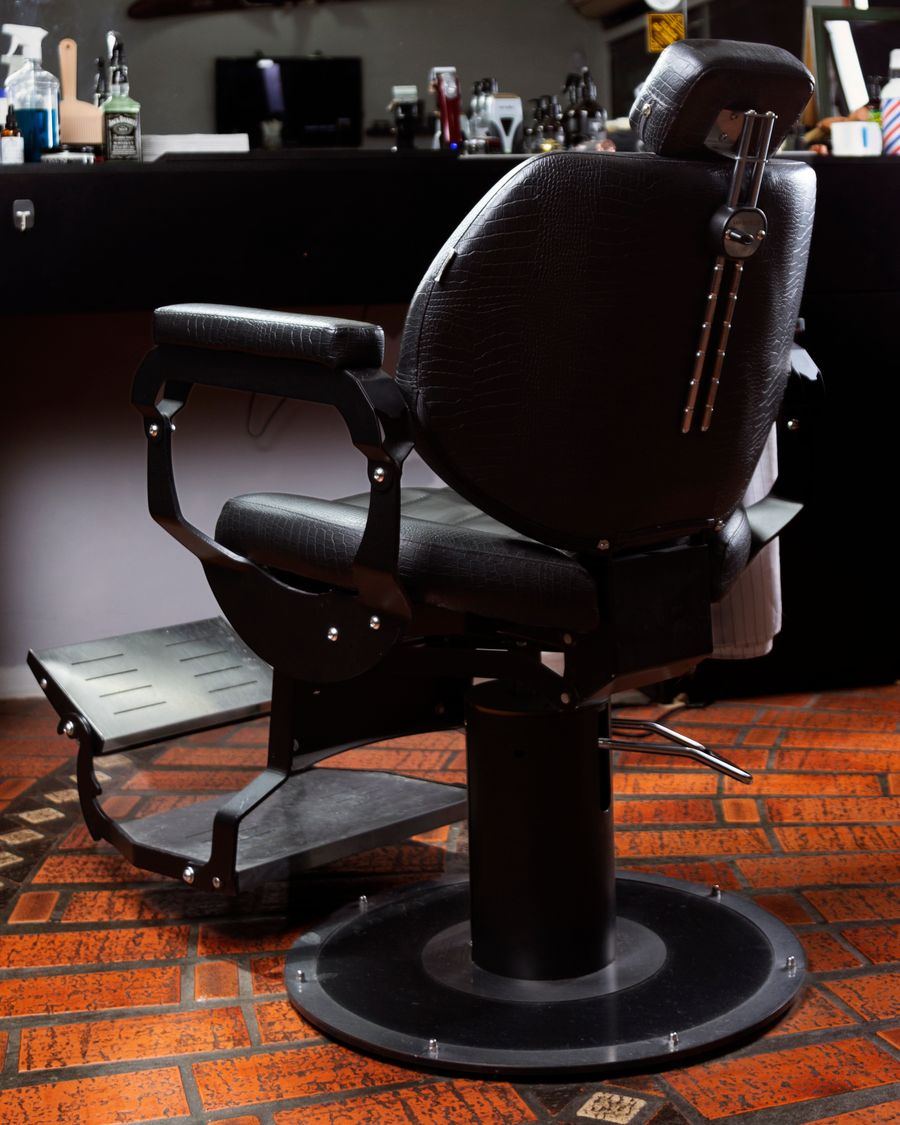Classic Barber Chair, Chrome Base