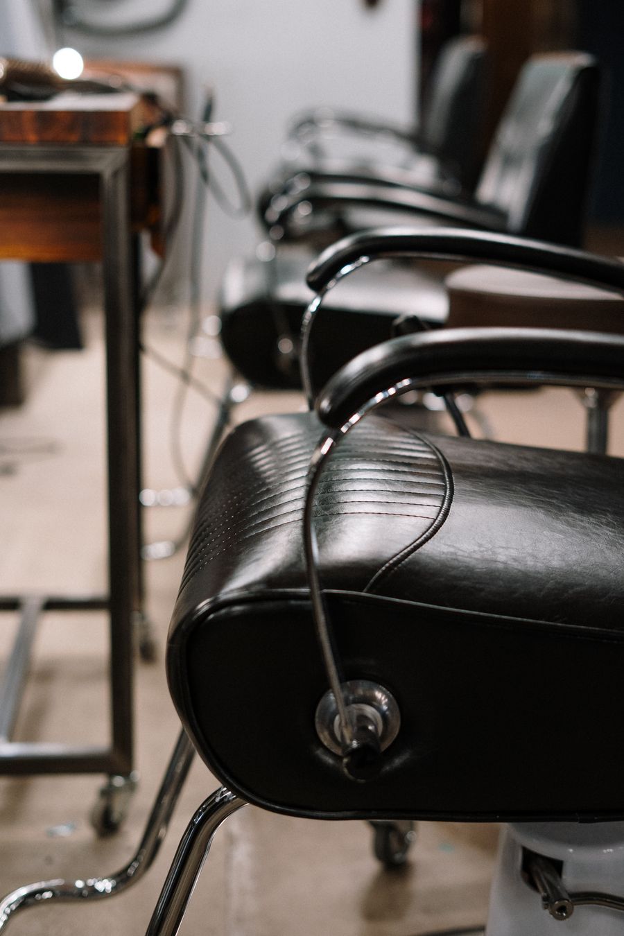 Hydraulic Styling Chair with Chrome Base